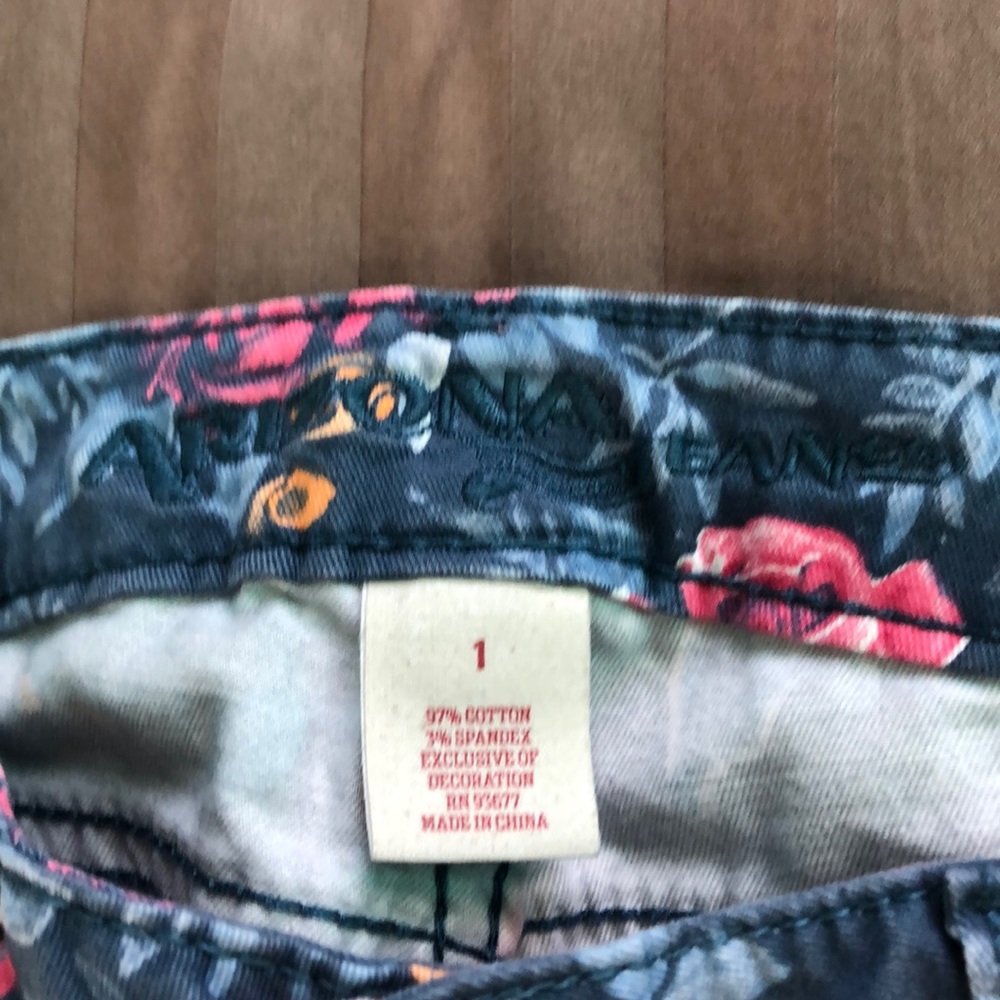 Flower 🌸 jeans - Picture 2 of 3